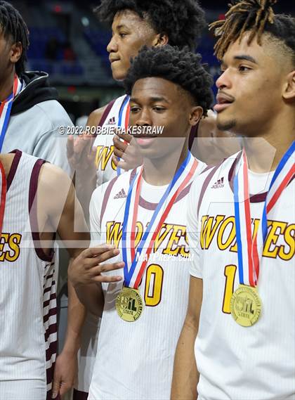 Thumbnail 3 in Beaumont United vs. Mansfield Timberview (UIL 5A State Final) photogallery.