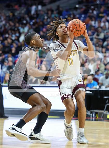Thumbnail 2 in Beaumont United vs. Mansfield Timberview (UIL 5A State Final) photogallery.