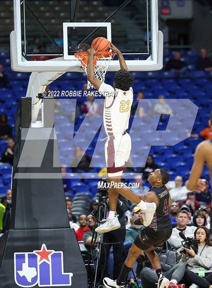 Thumbnail 2 in Beaumont United vs. Mansfield Timberview (UIL 5A State Final) photogallery.