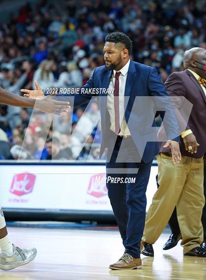Thumbnail 2 in Beaumont United vs. Mansfield Timberview (UIL 5A State Final) photogallery.