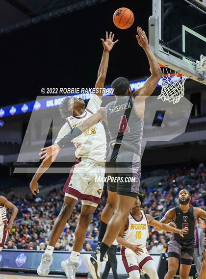 Thumbnail 1 in Beaumont United vs. Mansfield Timberview (UIL 5A State Final) photogallery.