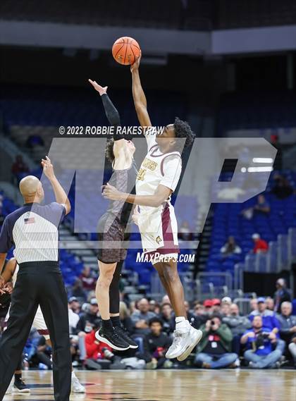 Thumbnail 2 in Beaumont United vs. Mansfield Timberview (UIL 5A State Final) photogallery.