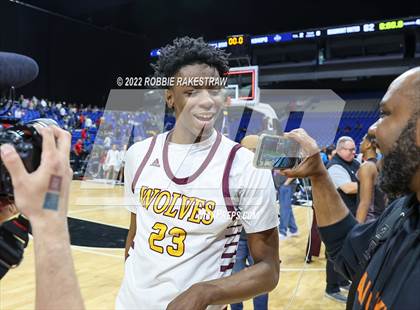 Thumbnail 3 in Beaumont United vs. Mansfield Timberview (UIL 5A State Final) photogallery.