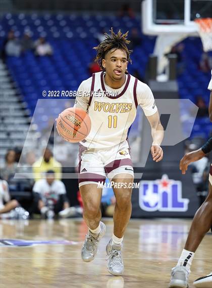 Thumbnail 2 in Beaumont United vs. Mansfield Timberview (UIL 5A State Final) photogallery.