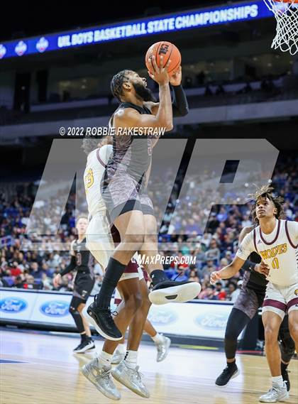 Thumbnail 3 in Beaumont United vs. Mansfield Timberview (UIL 5A State Final) photogallery.