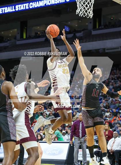 Thumbnail 2 in Beaumont United vs. Mansfield Timberview (UIL 5A State Final) photogallery.