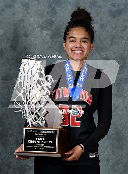 Thumbnail 2 in Etiwanda (CIF State Open Div. Award Photos) photogallery.