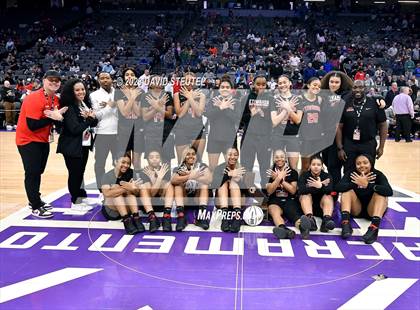 Thumbnail 1 in Etiwanda (CIF State Open Div. Award Photos) photogallery.
