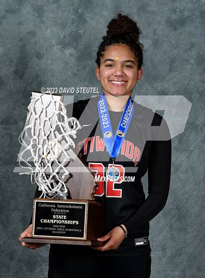 Thumbnail 1 in Etiwanda (CIF State Open Div. Award Photos) photogallery.