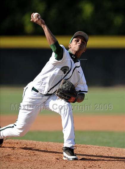 Thumbnail 1 in Jesuit vs. De La Salle (Anderson Bat National Classic) photogallery.