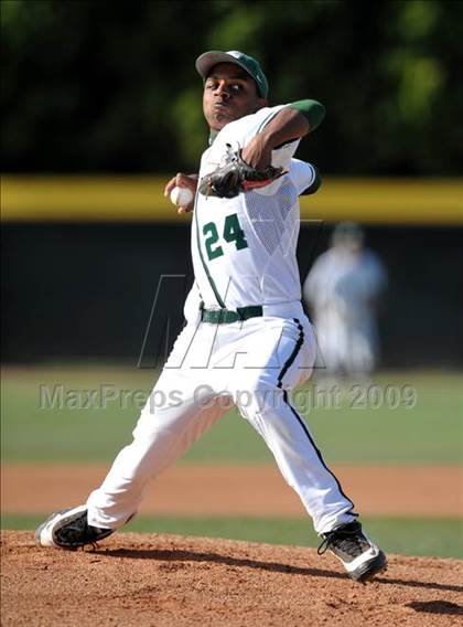 Thumbnail 1 in Jesuit vs. De La Salle (Anderson Bat National Classic) photogallery.