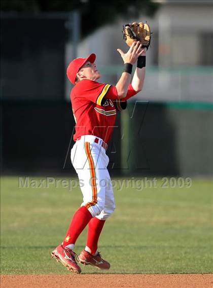 Thumbnail 3 in Jesuit vs. De La Salle (Anderson Bat National Classic) photogallery.