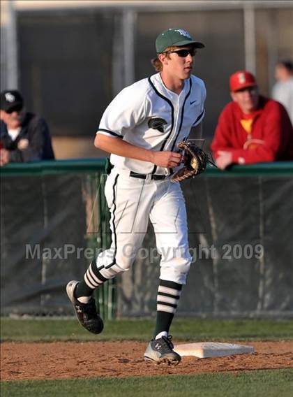 Thumbnail 1 in Jesuit vs. De La Salle (Anderson Bat National Classic) photogallery.