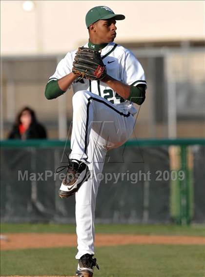 Thumbnail 2 in Jesuit vs. De La Salle (Anderson Bat National Classic) photogallery.