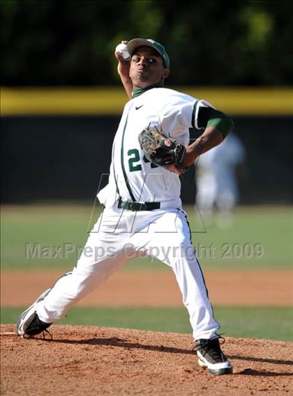 Thumbnail 3 in Jesuit vs. De La Salle (Anderson Bat National Classic) photogallery.