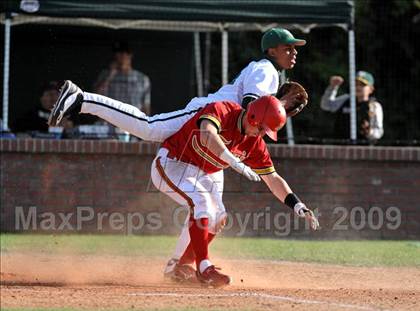 Thumbnail 1 in Jesuit vs. De La Salle (Anderson Bat National Classic) photogallery.