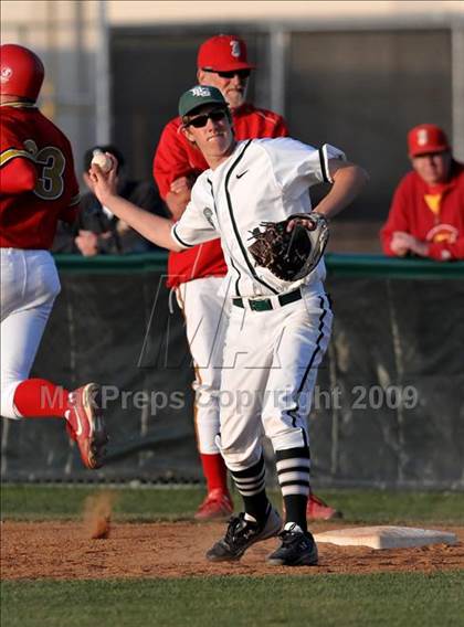Thumbnail 2 in Jesuit vs. De La Salle (Anderson Bat National Classic) photogallery.
