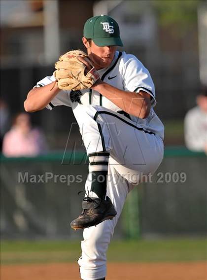 Thumbnail 1 in Jesuit vs. De La Salle (Anderson Bat National Classic) photogallery.