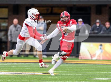 Thumbnail 2 in Seneca vs. Central (MSHSAA Class 3 Championship) photogallery.