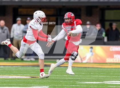 Thumbnail 3 in Seneca vs. Central (MSHSAA Class 3 Championship) photogallery.