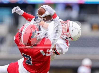 Thumbnail 2 in Seneca vs. Central (MSHSAA Class 3 Championship) photogallery.