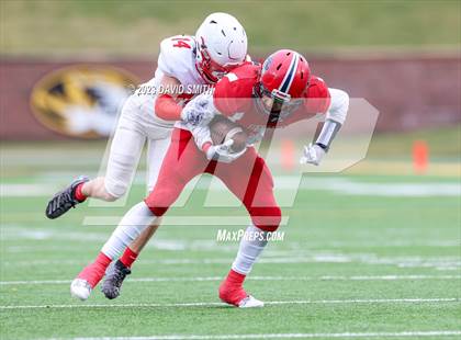 Thumbnail 2 in Seneca vs. Central (MSHSAA Class 3 Championship) photogallery.