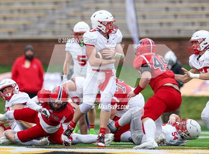 Thumbnail 3 in Seneca vs. Central (MSHSAA Class 3 Championship) photogallery.
