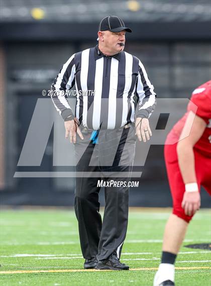 Thumbnail 2 in Seneca vs. Central (MSHSAA Class 3 Championship) photogallery.