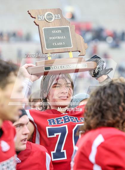 Thumbnail 2 in Seneca vs. Central (MSHSAA Class 3 Championship) photogallery.