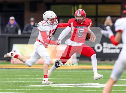 Thumbnail 2 in Seneca vs. Central (MSHSAA Class 3 Championship) photogallery.