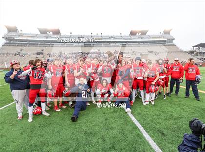 Thumbnail 2 in Seneca vs. Central (MSHSAA Class 3 Championship) photogallery.