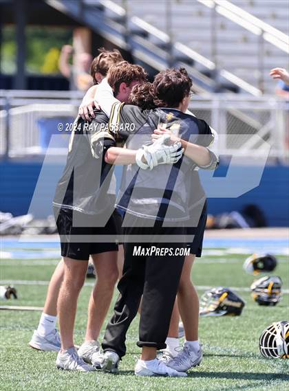 Thumbnail 3 in Farmingdale vs. McQuaid Jesuit (NYSPHSAA Class A Final) photogallery.