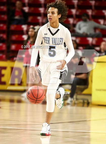 Thumbnail 2 in Paradise Valley vs. Deer Valley (AIA 5A Semifinal) photogallery.