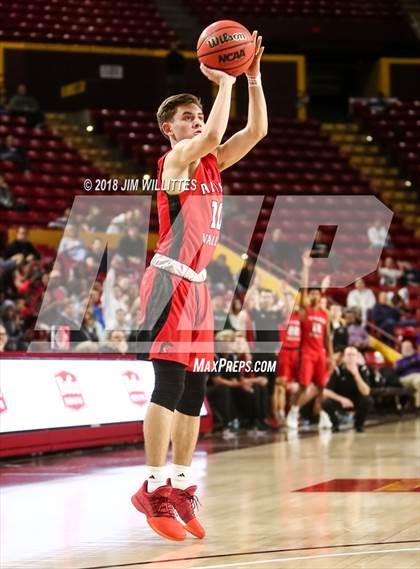 Thumbnail 3 in Paradise Valley vs. Deer Valley (AIA 5A Semifinal) photogallery.