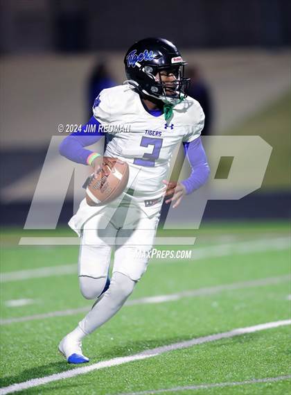 Thumbnail 2 in Trinity Leadership @ Gunter (UIL Football 3A Division 2 Region 2 Bi-District) photogallery.