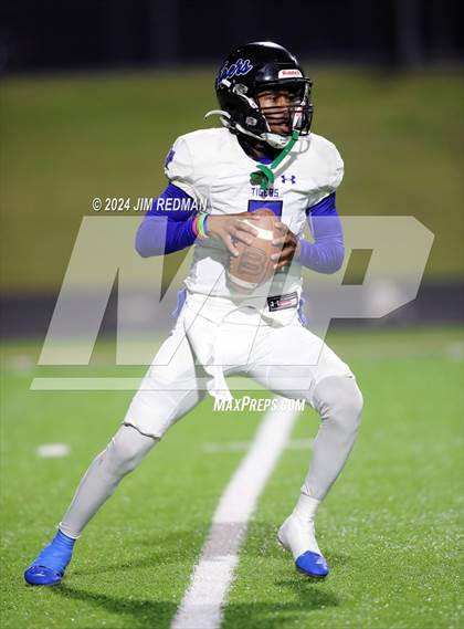 Thumbnail 1 in Trinity Leadership @ Gunter (UIL Football 3A Division 2 Region 2 Bi-District) photogallery.