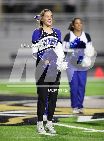 Thumbnail 1 in Trinity Leadership @ Gunter (UIL Football 3A Division 2 Region 2 Bi-District) photogallery.