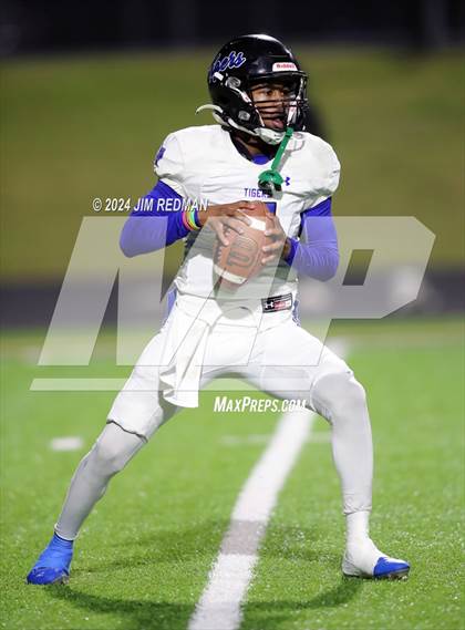 Thumbnail 2 in Trinity Leadership @ Gunter (UIL Football 3A Division 2 Region 2 Bi-District) photogallery.