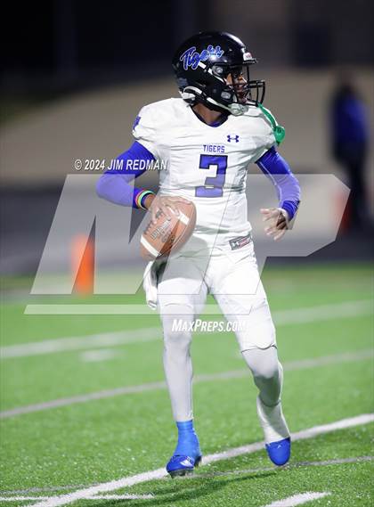 Thumbnail 2 in Trinity Leadership @ Gunter (UIL Football 3A Division 2 Region 2 Bi-District) photogallery.