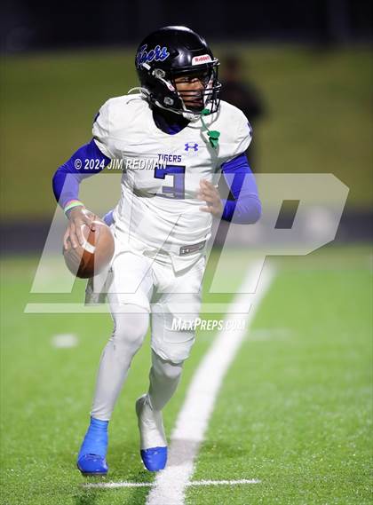 Thumbnail 2 in Trinity Leadership @ Gunter (UIL Football 3A Division 2 Region 2 Bi-District) photogallery.