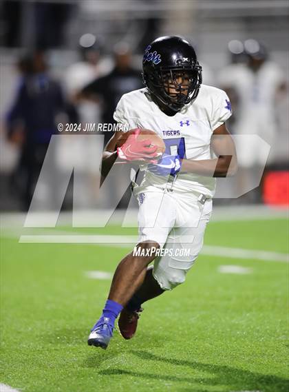 Thumbnail 2 in Trinity Leadership @ Gunter (UIL Football 3A Division 2 Region 2 Bi-District) photogallery.