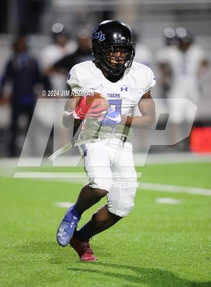 Thumbnail 3 in Trinity Leadership @ Gunter (UIL Football 3A Division 2 Region 2 Bi-District) photogallery.