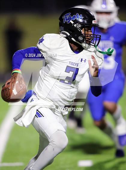 Thumbnail 3 in Trinity Leadership @ Gunter (UIL Football 3A Division 2 Region 2 Bi-District) photogallery.