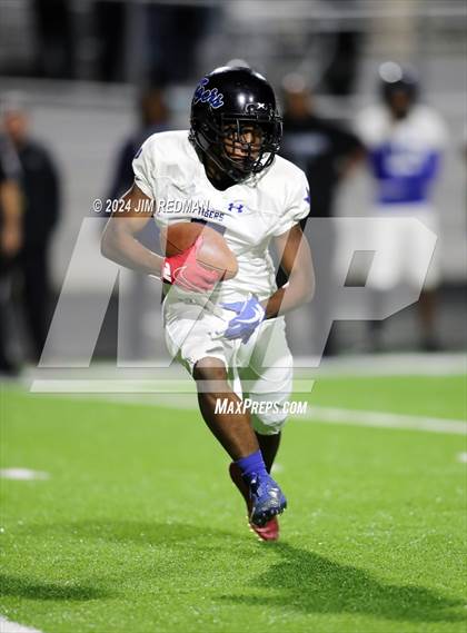 Thumbnail 1 in Trinity Leadership @ Gunter (UIL Football 3A Division 2 Region 2 Bi-District) photogallery.