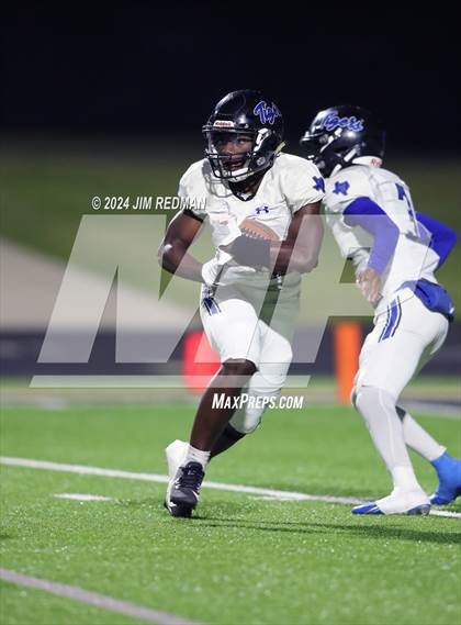 Thumbnail 3 in Trinity Leadership @ Gunter (UIL Football 3A Division 2 Region 2 Bi-District) photogallery.