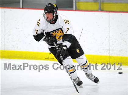 Thumbnail 3 in Branford vs. Hand (CIAC Division II Quarterfinal) photogallery.
