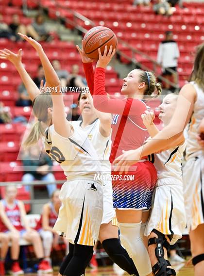 Thumbnail 2 in Lake Country Christian vs. Cisco (Bank of Mineral Wells Mountaineer Classic) photogallery.