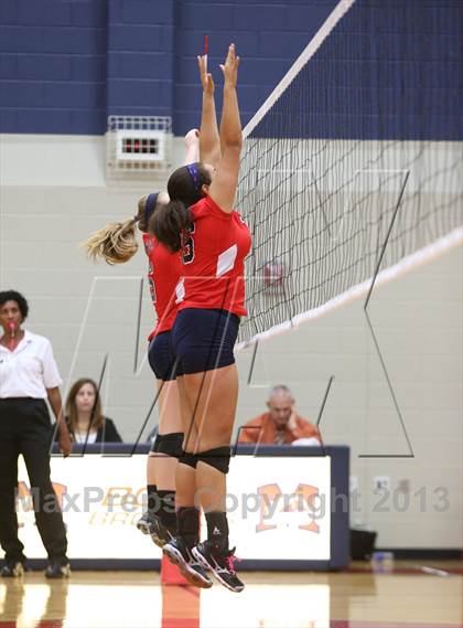 Thumbnail 2 in FR: Boyd vs. McKinney photogallery.