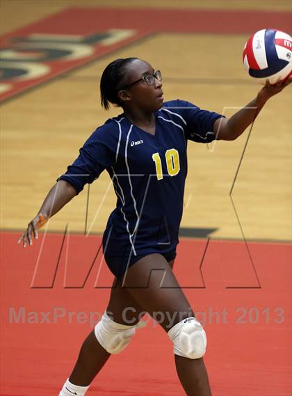 Thumbnail 2 in FR: Boyd vs. McKinney photogallery.
