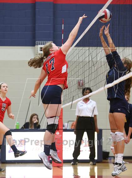 Thumbnail 2 in FR: Boyd vs. McKinney photogallery.